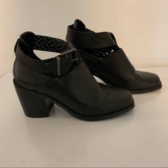 Jeffrey Campbell cut out leather booties with buckle - Picture 2 of 9